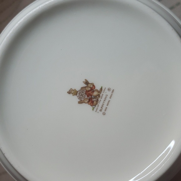Royal Doulton Bunnykins "Swinging Boats" 6-3/8" Round Baby Plate (Bowl) - Picture 4 of 5